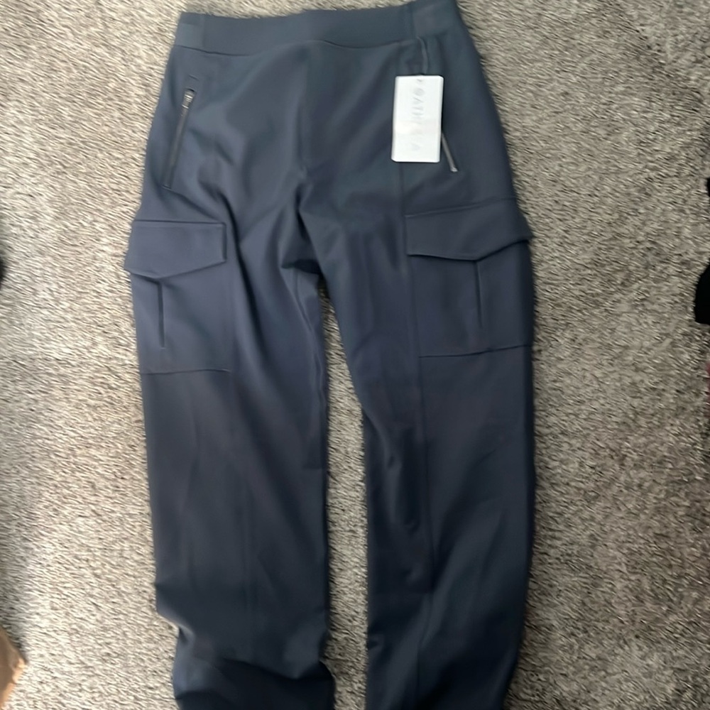 NWT- Athleta Endless Cargo Pant, size 6 - Picture 9 of 10